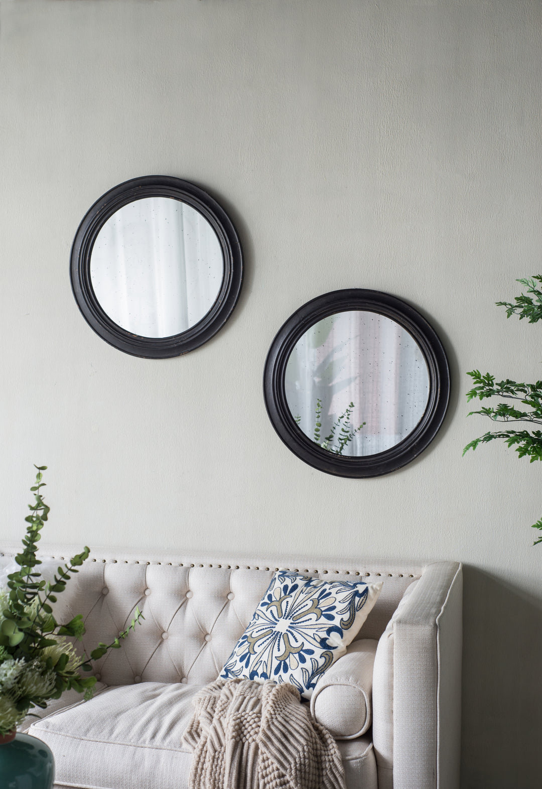 23.5" Circle Wall Mirror with Wooden Black Frame, Antique Classic Accent Mirror, for Living Room, Foyer, Bathroom, Office